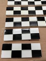 110 Antieke randtegels zwart wit geblokt 5x15cm, Antiek en Kunst, Antiek | Wandborden en Tegels, Ophalen