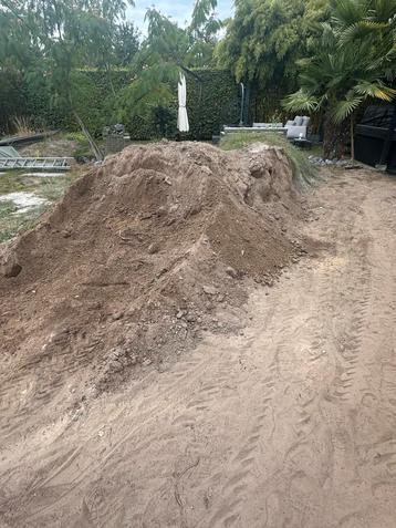 Gratis zwart zand ophalen beschikbaar voor biedingen