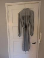 Prachtige lichtgrijze Bruuns Bazaarjurk, Kleding | Dames, Jurken, Verzenden, Nieuw, Bruuns Bazaar, Maat 36 (S)