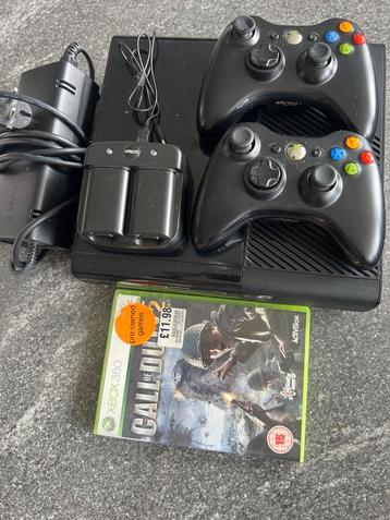 Xbox 360 met 2 Controllers + Call of Duty 2 beschikbaar voor biedingen