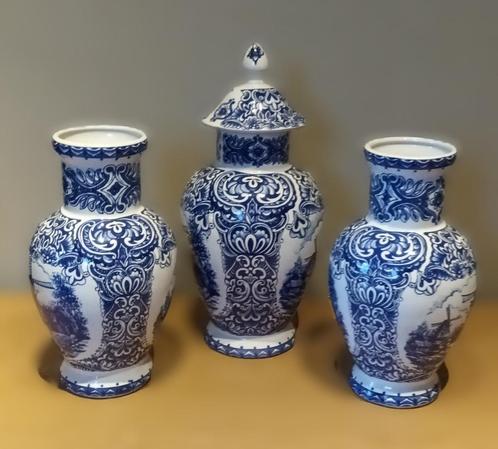 Oud kaststel Delfts blauw met molens in landschap, Antiek en Kunst, Antiek | Vazen, Ophalen