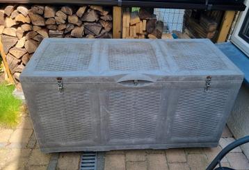 Tuinkussenkist kussenbox bak opbergbox bijna gratis  beschikbaar voor biedingen