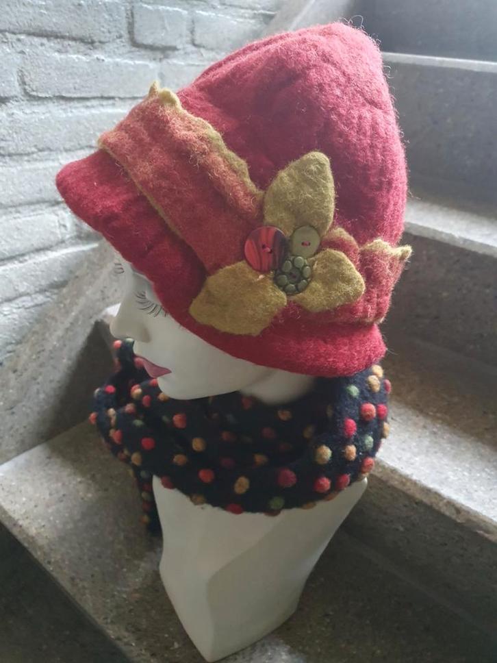 Warm rode wolvilten muts, Kleding | Dames, Hoeden en Petten, Gedragen, One size fits all, Verzenden