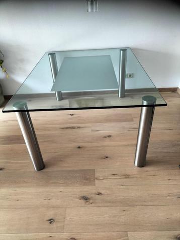 Moderne glazen eettafel 160X120 cm-zwaar en luxe uitstraling beschikbaar voor biedingen