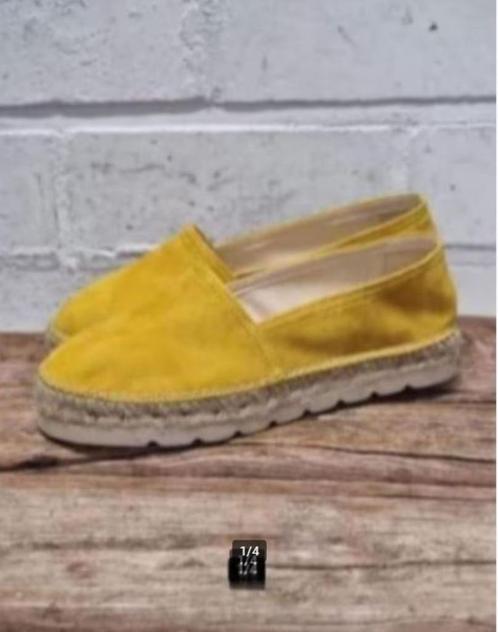 Toni Pons - Suedeleren espadrilles maat 40 - Nieuw €90, Kleding | Dames, Schoenen, Nieuw, Espadrilles of Moccasins, Geel, Ophalen of Verzenden