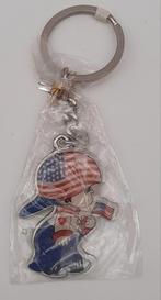 Amerikaanse jongen met vlaggetje sleutelhanger metaal, Ophalen of Verzenden, Zo goed als nieuw, Stad of Land