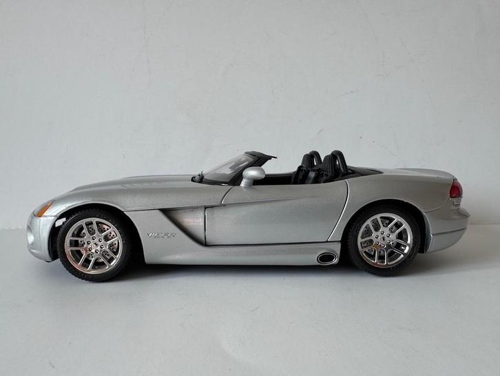 Bburago: Dodge Viper SRT-10, 2003, 1:18, Hobby en Vrije tijd, Modelauto's | 1:18, Zo goed als nieuw, Auto, Bburago, Ophalen of Verzenden