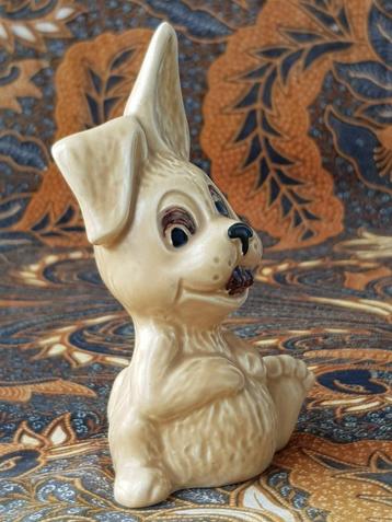 Mooi oud SylvaC beeldje uit Engeland van een konijn 13,5 cm. beschikbaar voor biedingen