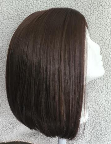 Nw, pruik, donker bruin, 42 cm. Synthetisch, voelt niet zo beschikbaar voor biedingen