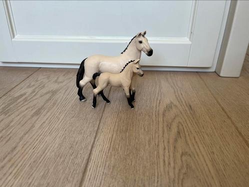 Schleich hannoveraan ruin en veulen, Verzamelen, Dierenverzamelingen, Zo goed als nieuw, Beeldje of Figuurtje, Paard, Ophalen of Verzenden