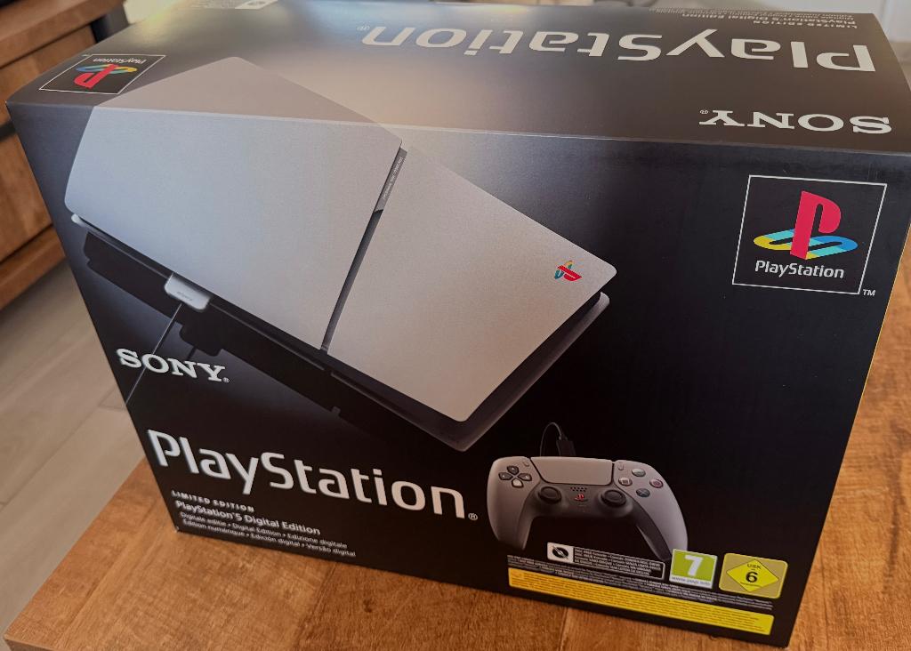 Geseald: Ps5 1tb 30th anniversary edition met bon, Spelcomputers en Games, Spelcomputers | Sony PlayStation 5, Nieuw, Playstation 5 Digital