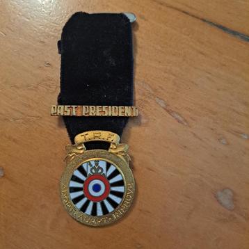Medaille R.T.F. beschikbaar voor biedingen