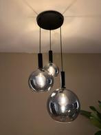 Moderne hanglamp met 3 glazen bollen, Huis en Inrichting, Lampen | Hanglampen, Ophalen, Zo goed als nieuw, Glas, Minder dan 50 cm