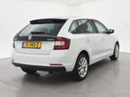 Skoda Rapid Spaceback 1.0 TSI DSG AUT CLEVER WIT PARELMOER +, Auto's, Skoda, Stof, Gebruikt, 95 pk, Lichtsensor