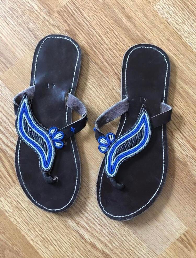 Handgemaakte slippers met blauw wit kralen mt 41 nieuw, Kleding | Dames, Schoenen, Slippers, Nieuw, Handgemaakt, Verzenden