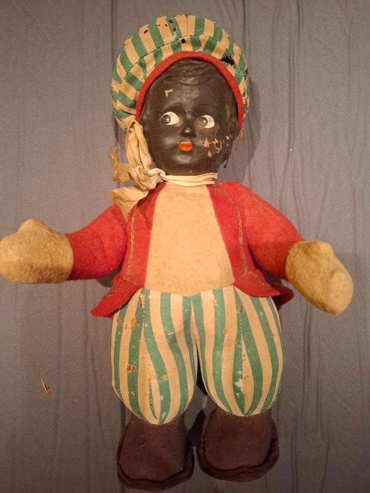 Antieke zwarte pop, groen/wit broek en muts, rood vilt jasje, Verzamelen, Poppen, Gebruikt, Pop, Ophalen