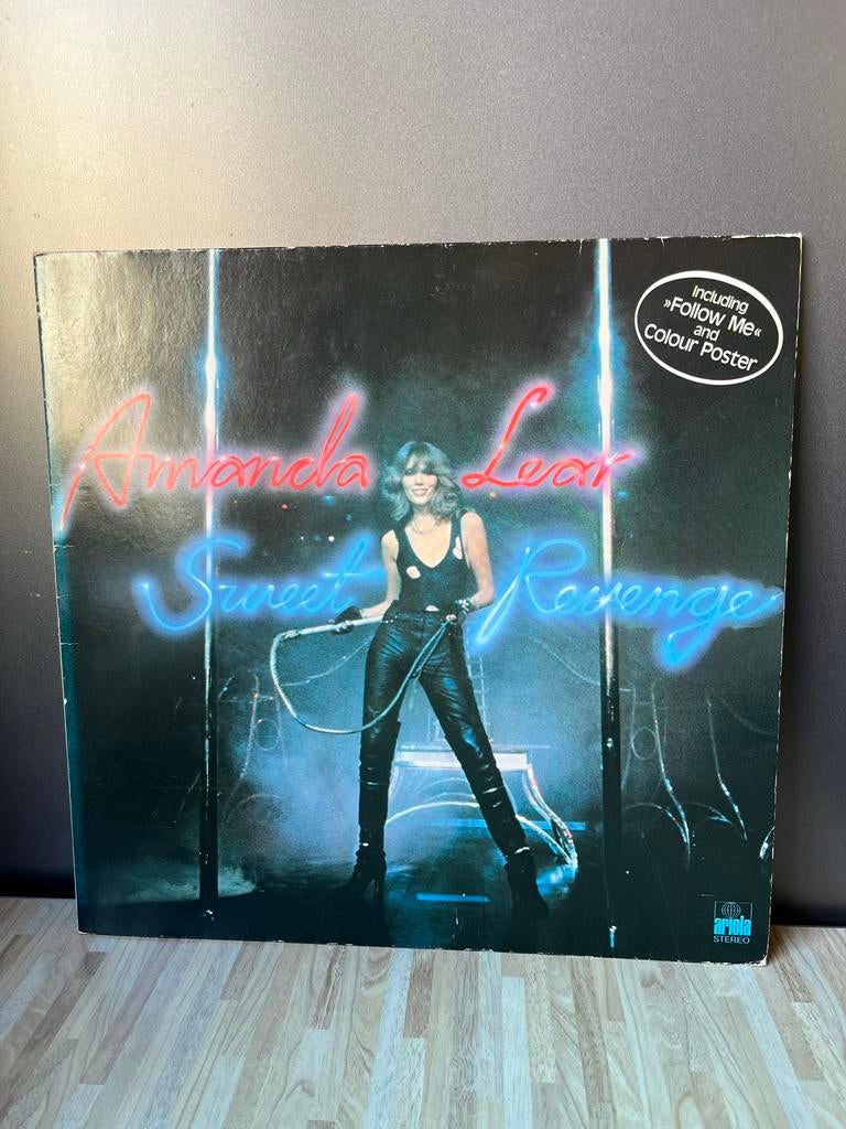 Amanda Lear - Sweet Revenge (1LP in gatefoldhoes met poster), Cd's en Dvd's, Vinyl | Pop, Ophalen of Verzenden, Gebruikt, 12 inch