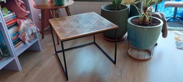Bijzettafel van mango hout beschikbaar voor biedingen