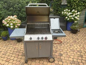Verijdbare gas bbq met zijbrander beschikbaar voor biedingen
