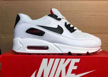 Nike Air Max 90 - Nieuw in doos beschikbaar voor biedingen