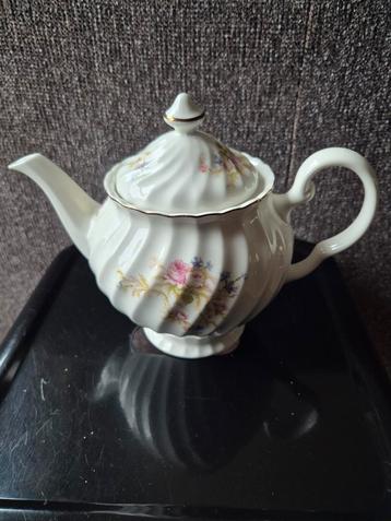 Johnson Brothers Regency Theepot beschikbaar voor biedingen