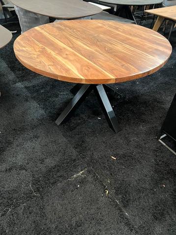Eettafel acaciahout rond 130cm bruin beschikbaar voor biedingen