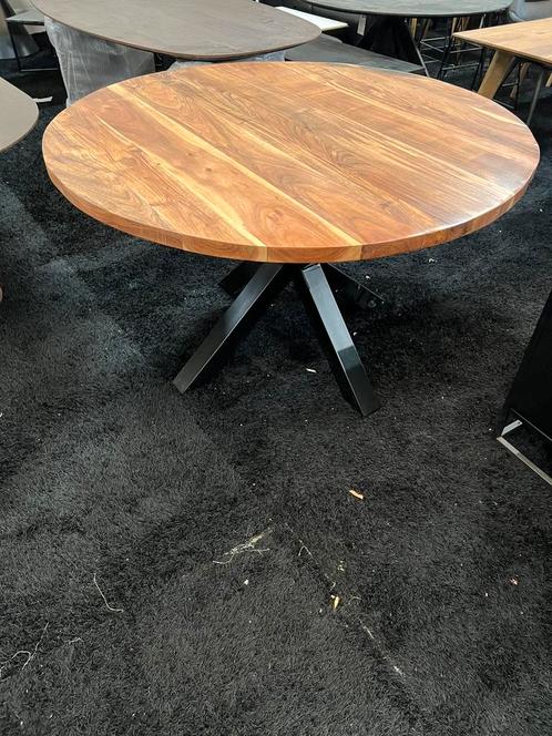Eettafel acaciahout rond 130cm bruin, Huis en Inrichting, Tafels | Eettafels, Zo goed als nieuw, 100 tot 150 cm, Vijf personen of meer