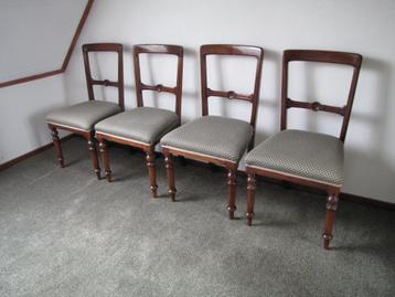 4 antieke stoelen