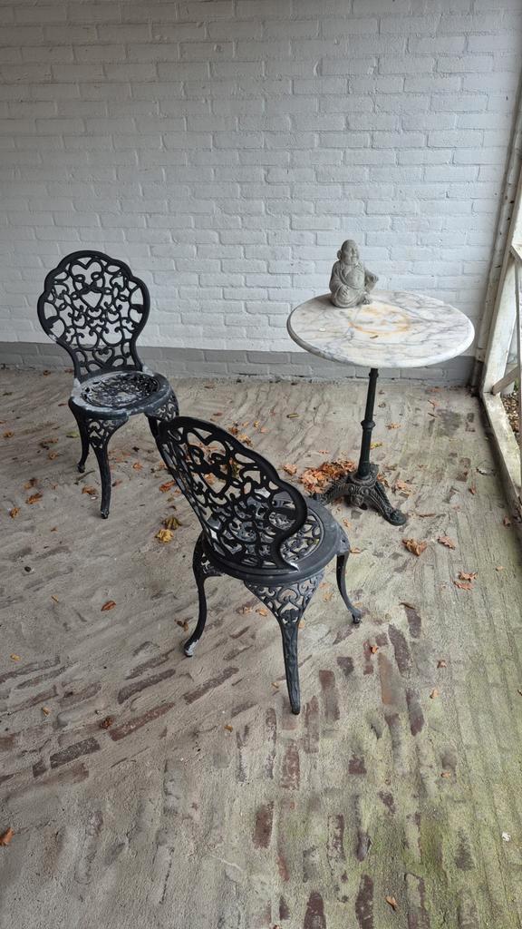 Tuinset: Tafel en 2 sierlijke stoelen, Tuin en Terras, Tuinstoelen, Gebruikt, Metaal, Ophalen of Verzenden