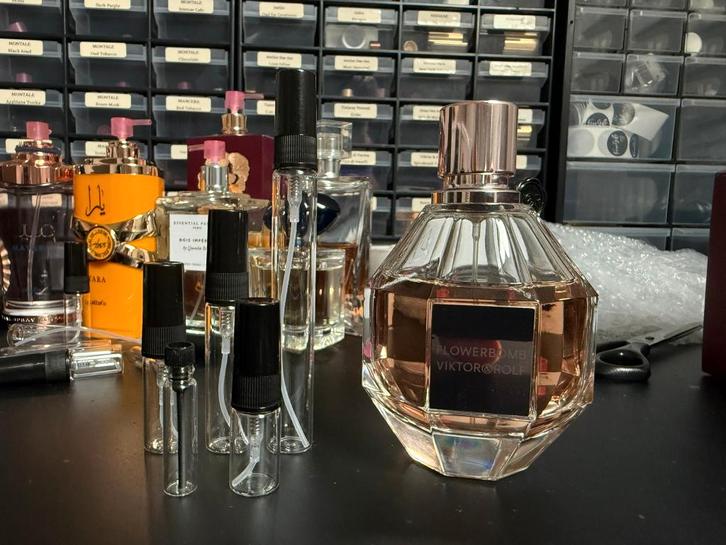 Viktor & Rolf Flowerbomb Decant Sample, Sieraden, Tassen en Uiterlijk, Uiterlijk | Parfum, Nieuw, Verzenden