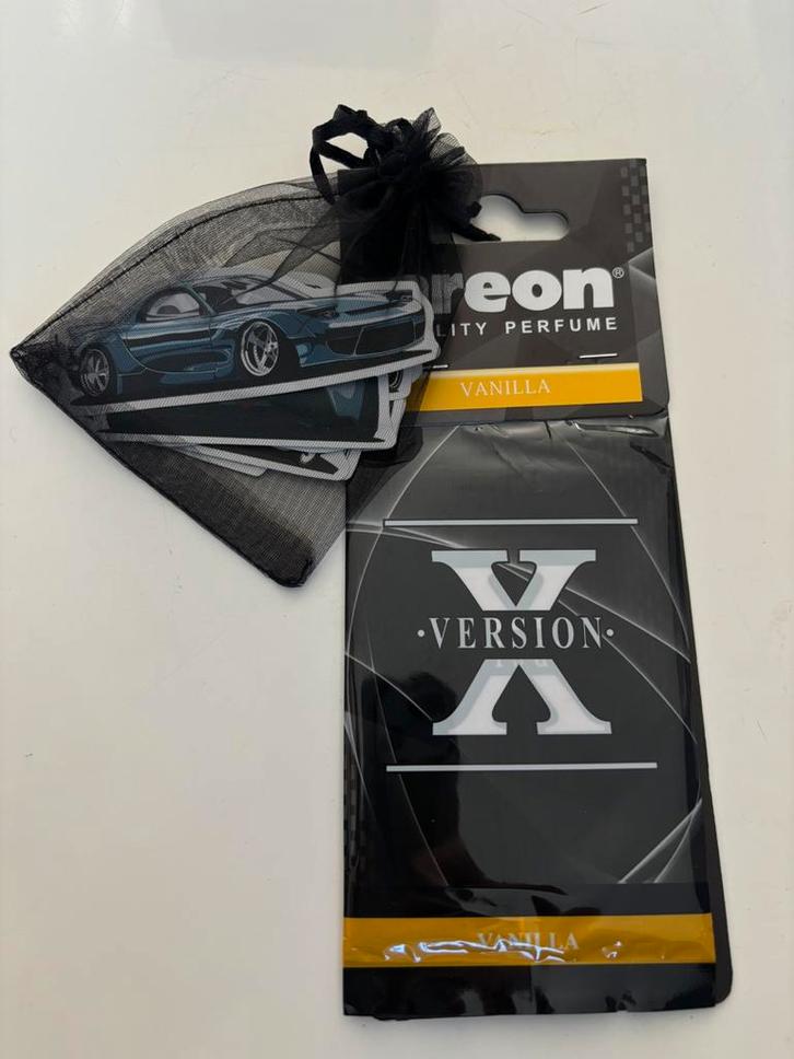 Geurhanger met 10 auto stickers., Auto diversen, Auto-accessoires, Nieuw, Ophalen of Verzenden