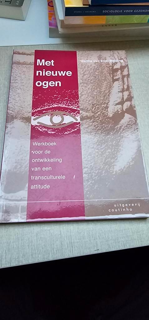 Martha van Endt-Meijling - Met nieuwe ogen, Boeken, Wetenschap, Zo goed als nieuw, Ophalen of Verzenden