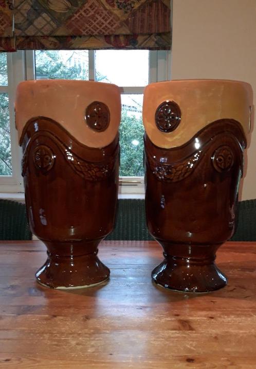Twee 50 cm hoge terracotta aardewerk geglazuurde vaarzen, Antiek en Kunst, Antiek | Keramiek en Aardewerk, Ophalen of Verzenden