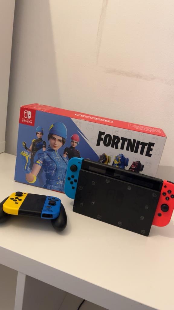 Nintendo switch fortnite editie, Spelcomputers en Games, Games | Nintendo Switch, Zo goed als nieuw, Avontuur en Actie, 3 spelers of meer