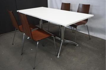 Eettafel, tafel, kantinetafel met stoelen vergadertafel beschikbaar voor biedingen