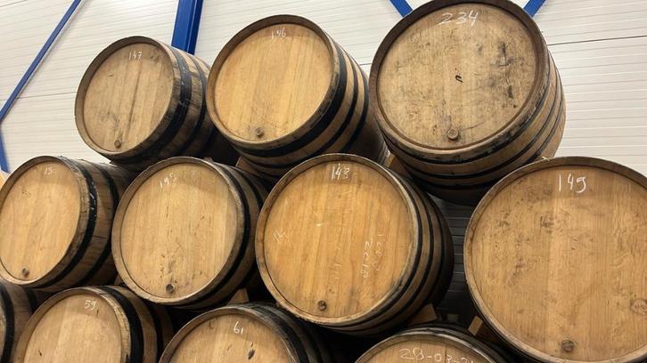 Degelijke houten wijnvaten te koop (350,300 en 225 liter), Tuin en Terras, Regentonnen, Gebruikt, Hout, 150 liter of meer, Ophalen