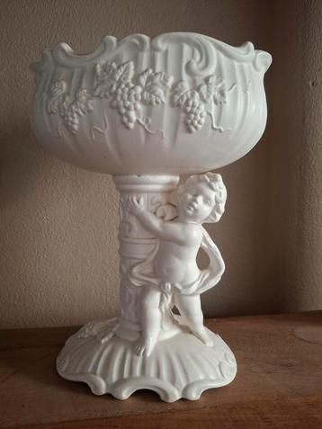 Antieke Plantenpot met Engel beschikbaar voor biedingen