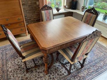 Klassiek /antiek eetkamerstel met 6 stoelen   beschikbaar voor biedingen