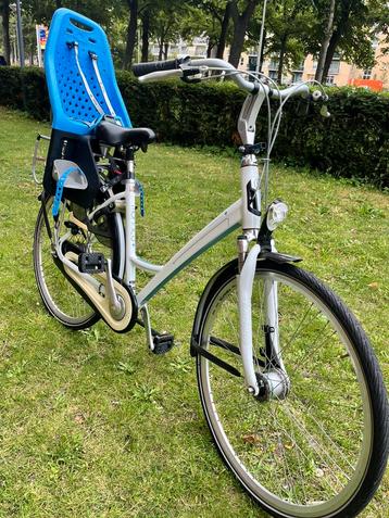 Compleet moederfietsen met kinderstoel ee bij als nieuw beschikbaar voor biedingen