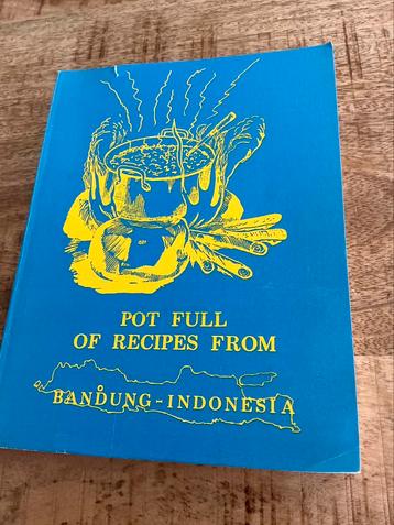 Pot full of recipes from Bandung - Indonesia beschikbaar voor biedingen