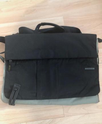 T-Tech by Tumi laptop crossbody beschikbaar voor biedingen