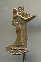 NUD zilverkleurig dans speldje ( X_119a ), Verzamelen, Speldjes, Pins en Buttons, Verzenden, Zo goed als nieuw, Sport, Speldje of Pin