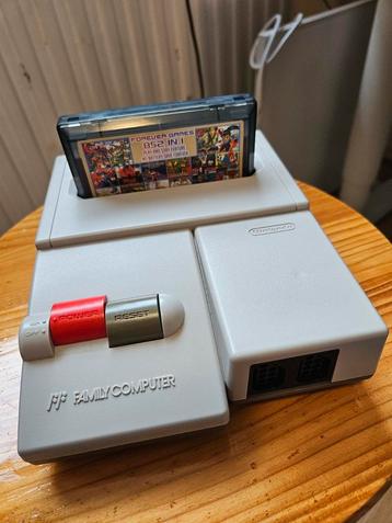 Nintendo - Family Computer (met 852-in-1 cartridge)  beschikbaar voor biedingen
