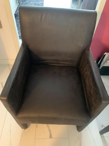 4 nette eetkamerstoelen met wieltjes in mooie conditie beschikbaar voor biedingen