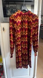 King louie prachtige zgan fluwelen jurk met pofmouwen maat m, Kleding | Dames, Maat 38/40 (M), Overige kleuren, Ophalen of Verzenden