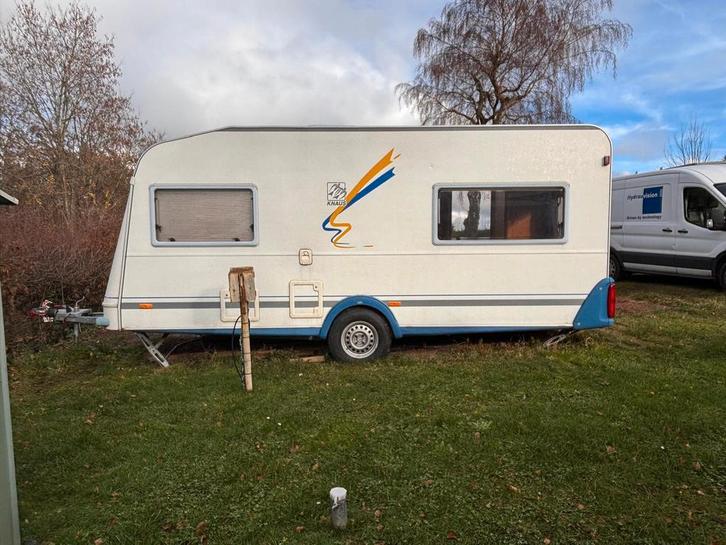 Nette Knaus Blueline 450, Caravans en Kamperen, Caravans, Particulier, tot en met 4, 750 - 1000 kg, Treinzit, Knaus, Omvormbare zithoek
