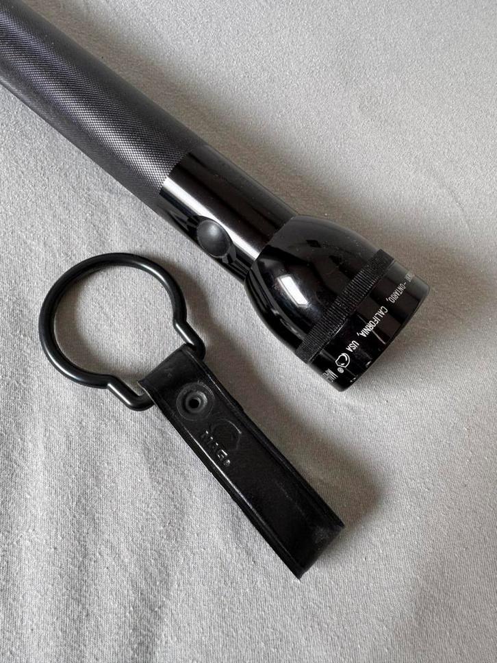 Maglite - Zaklamp 6D-cell Zwart, Caravans en Kamperen, Zaklampen, Zo goed als nieuw, Batterij, Ophalen of Verzenden