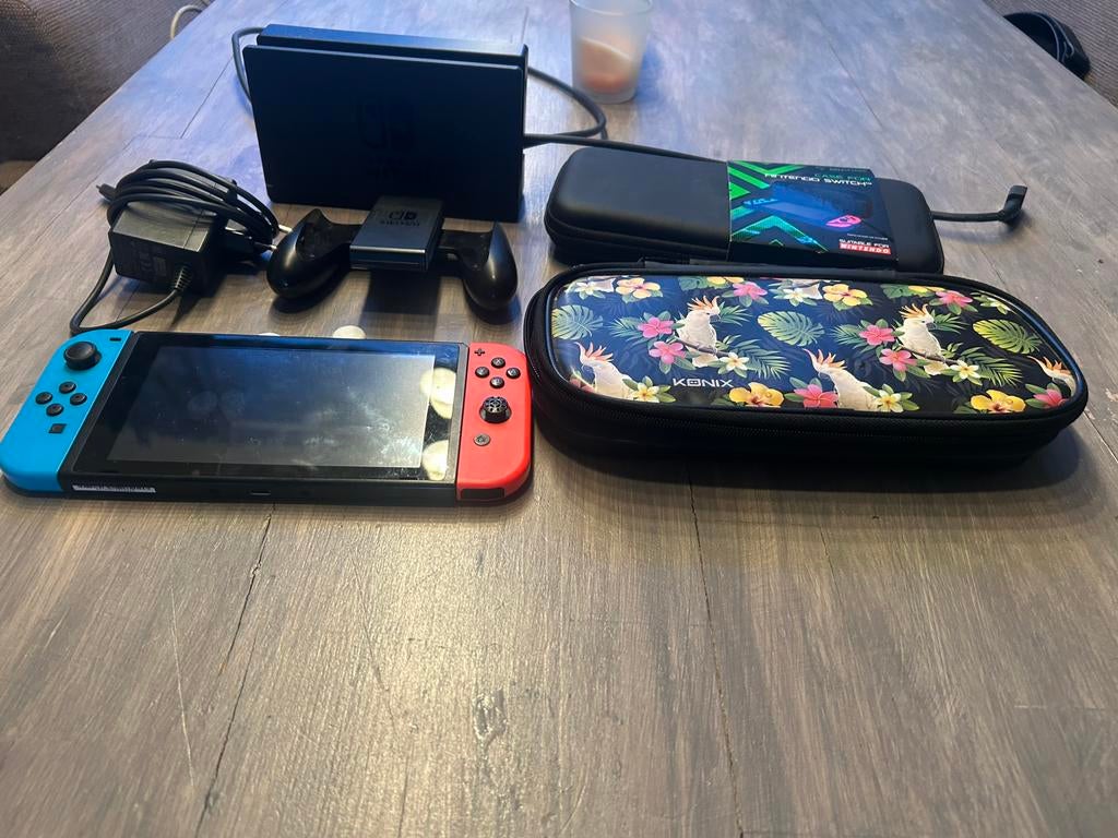 Nintendo switch, Spelcomputers en Games, Spelcomputers | Nintendo Switch, Ophalen, Zo goed als nieuw, Met 2 controllers, Switch Original
