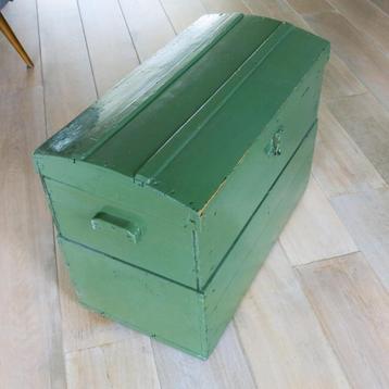 Grote houten kist beschikbaar voor biedingen