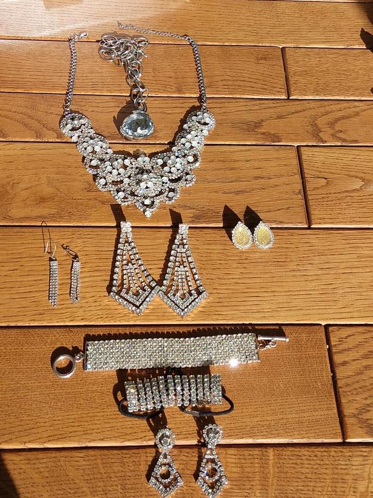 Strass Sieradenset - Ketting, Oorbellen, Armband, Sieraden, Tassen en Uiterlijk, Overige Accessoires, Gebruikt, Ophalen